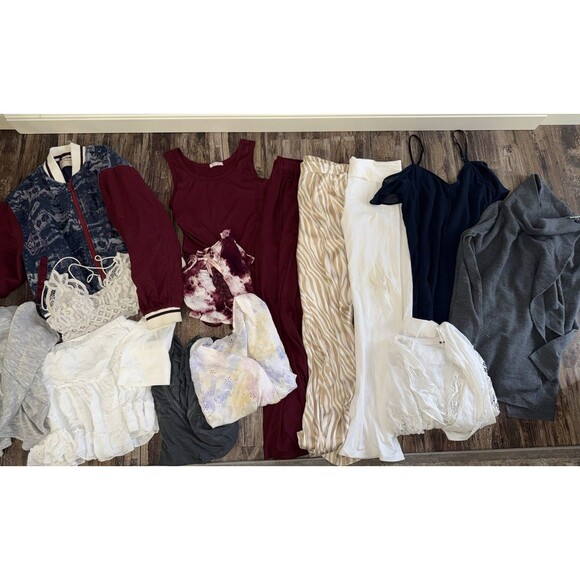 Huge Juniors Clothing Lot Size Xs/s Free People, Abercrombie & More!! - Picture 1 of 14